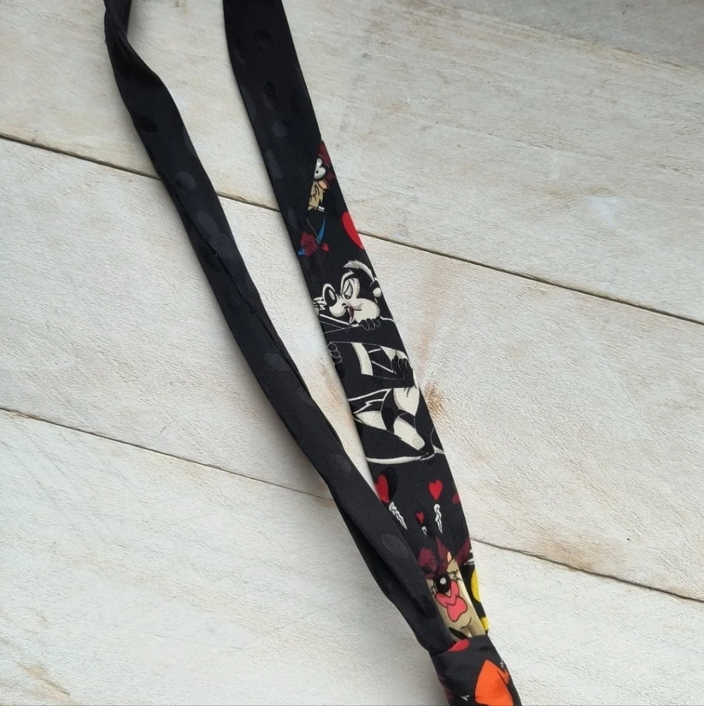 Warner Bros. Black Tie with Cartoon Characters Looney Tunes 100% Silk Valentine